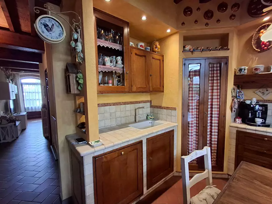 Immagine 10 di Casa colonica in vendita  a Vinci