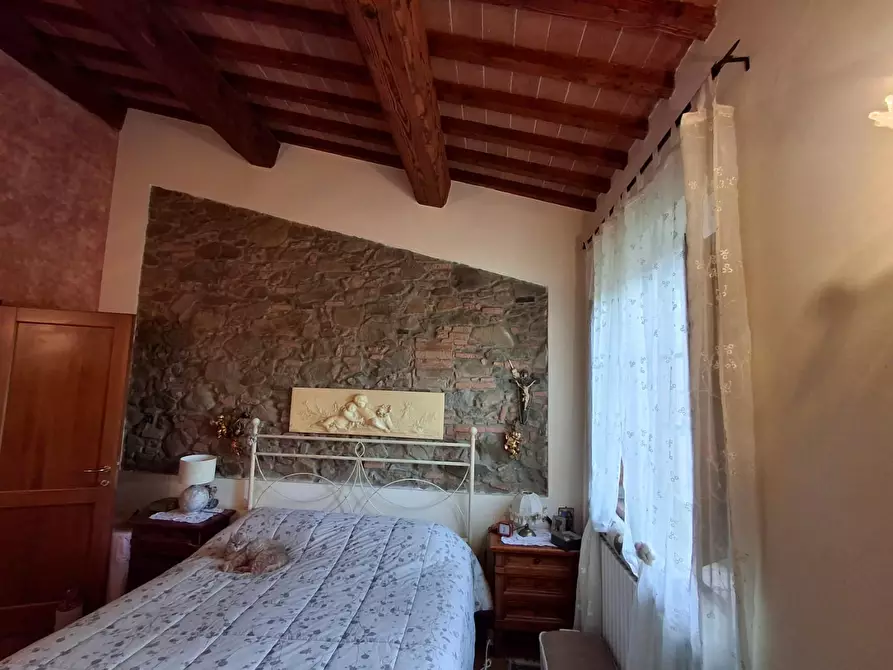 Immagine 28 di Casa colonica in vendita  a Vinci