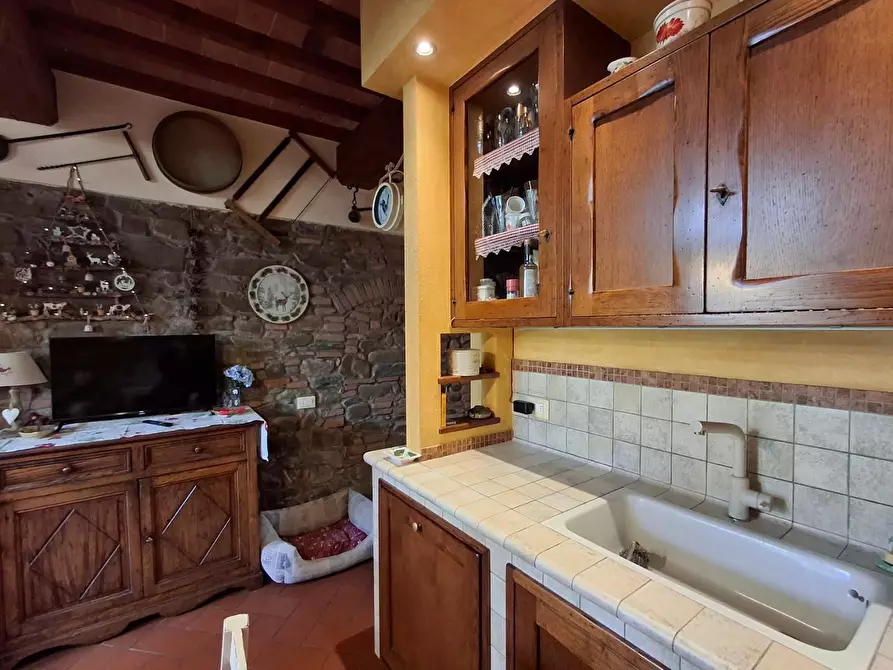 Immagine 9 di Casa colonica in vendita  a Vinci