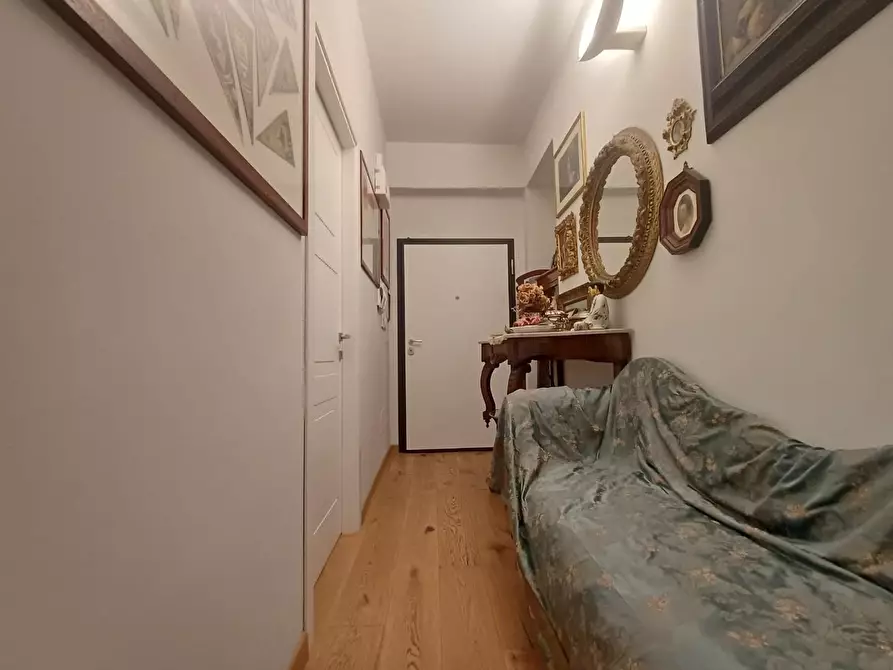 Immagine 2 di Appartamento in vendita  a Siena