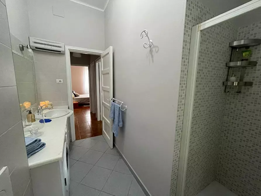 Immagine 9 di Appartamento in affitto  a Carrara