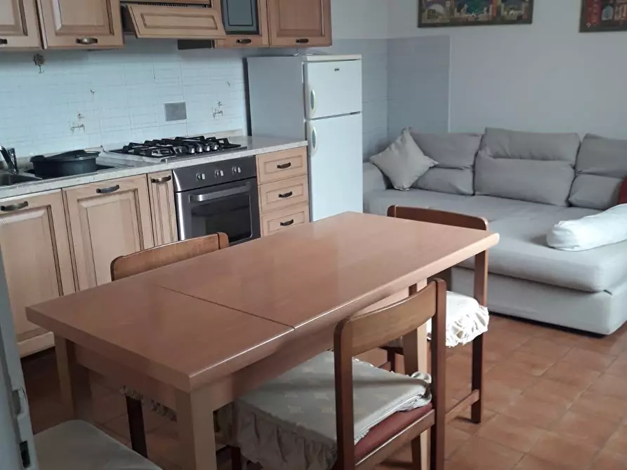 Immagine 1 di Appartamento in affitto  a Carrara