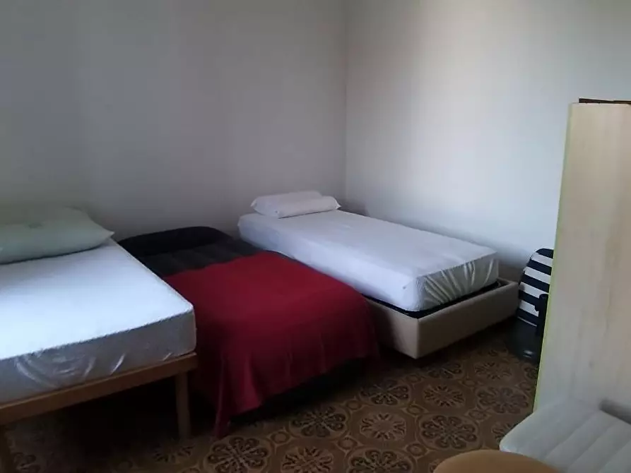 Immagine 11 di Appartamento in affitto  a Carrara