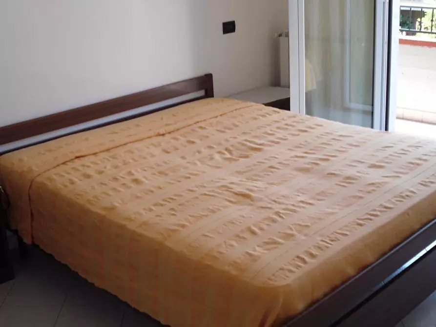 Immagine 10 di Casa bifamiliare in affitto  a Massa