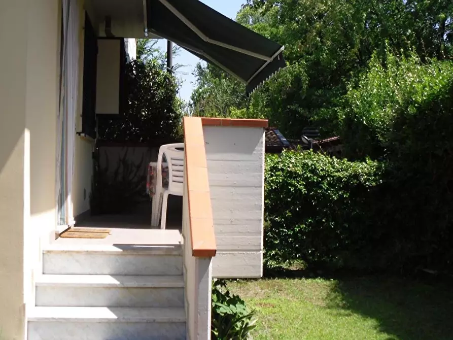 Immagine 4 di Casa bifamiliare in affitto  a Massa