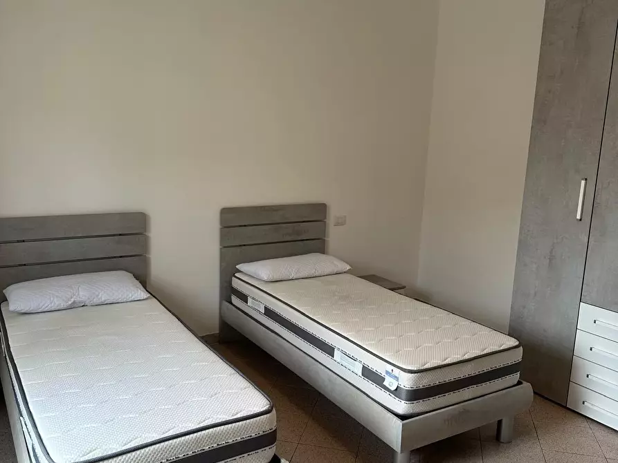 Immagine 13 di Appartamento in affitto  a Carrara