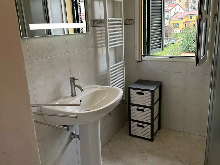 Immagine 14 di Appartamento in affitto  a Carrara