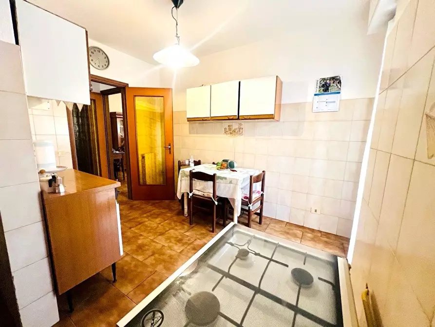 Immagine 12 di Appartamento in vendita  a Massa