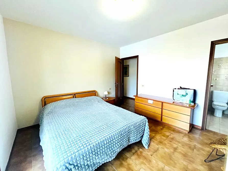 Immagine 13 di Appartamento in vendita  a Massa