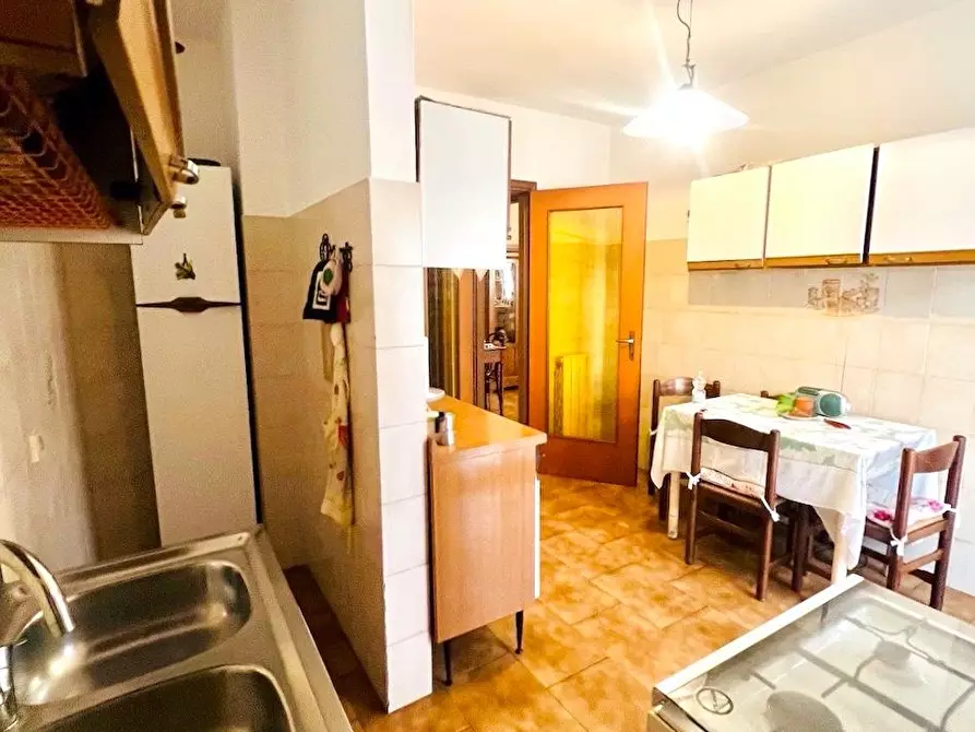 Immagine 11 di Appartamento in vendita  a Massa