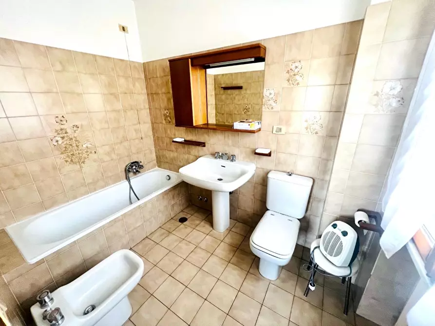 Immagine 16 di Appartamento in vendita  a Massa