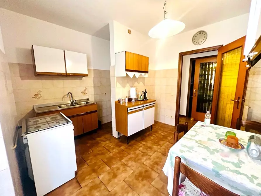 Immagine 7 di Appartamento in vendita  a Massa