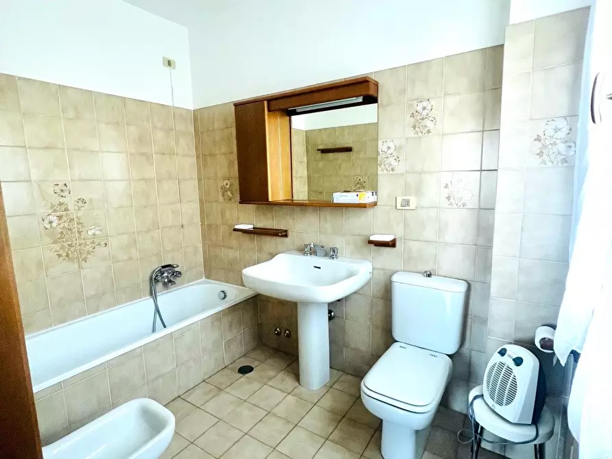 Immagine 18 di Appartamento in vendita  a Massa