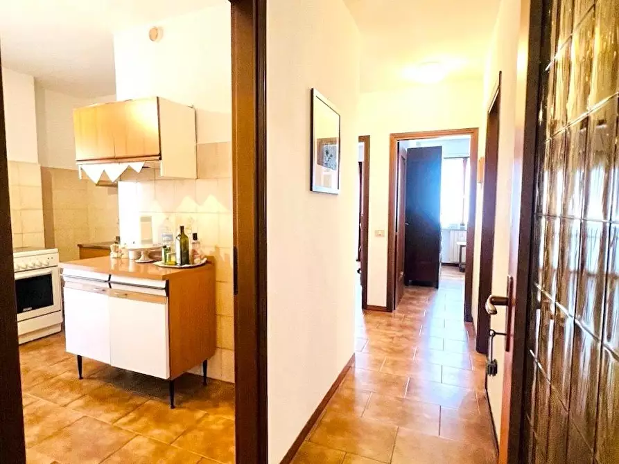 Immagine 10 di Appartamento in vendita  a Massa