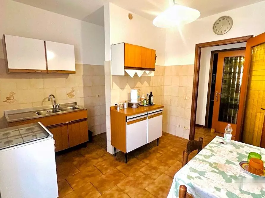 Immagine 9 di Appartamento in vendita  a Massa