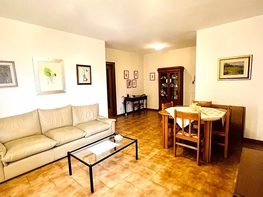 Immagine 5 di Appartamento in vendita  a Massa