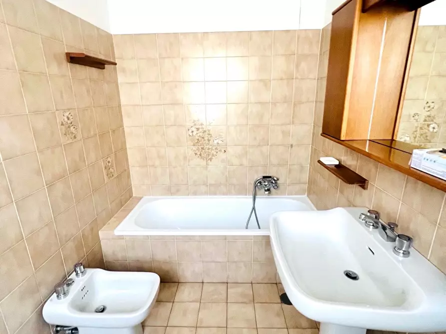 Immagine 17 di Appartamento in vendita  a Massa