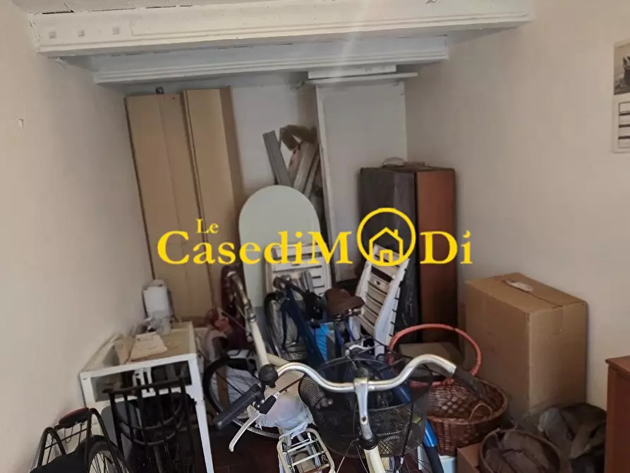 Immagine 2 di Garage in vendita  a Livorno