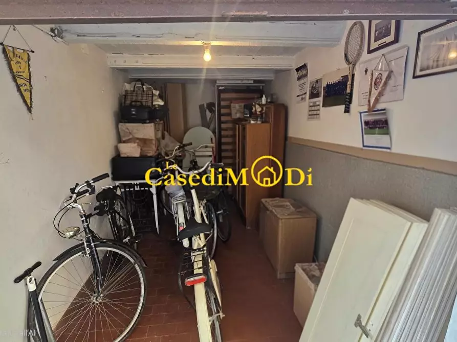 Immagine 1 di Garage in vendita  a Livorno