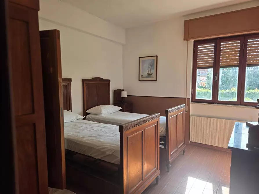 Immagine 7 di Appartamento in vendita  a Carrara