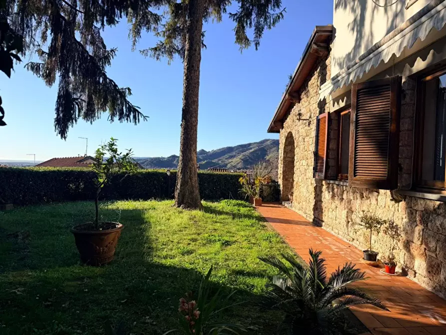 Immagine 1 di Casa bifamiliare in vendita  a Massa