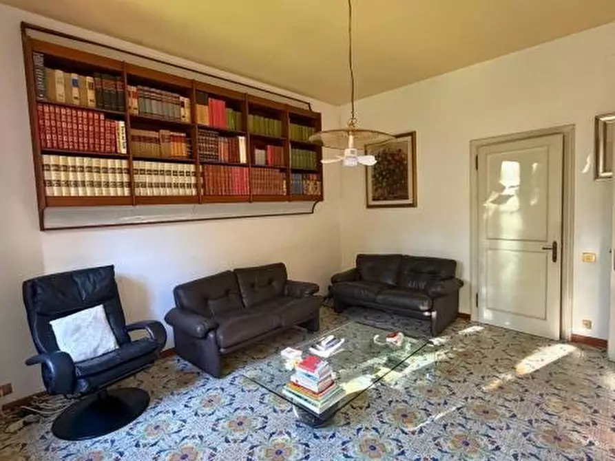 Immagine 13 di Casa bifamiliare in vendita  a Massa