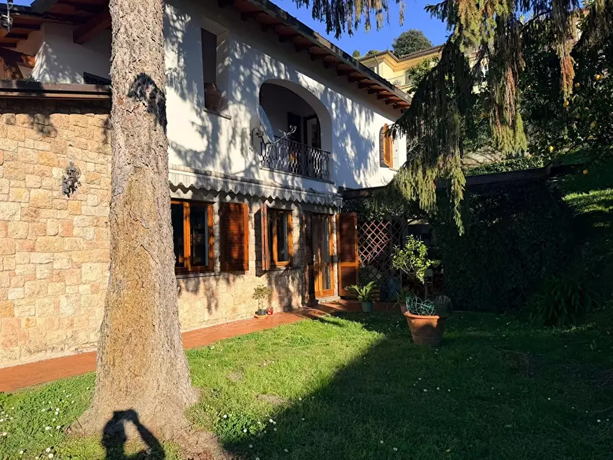 Immagine 2 di Casa bifamiliare in vendita  a Massa