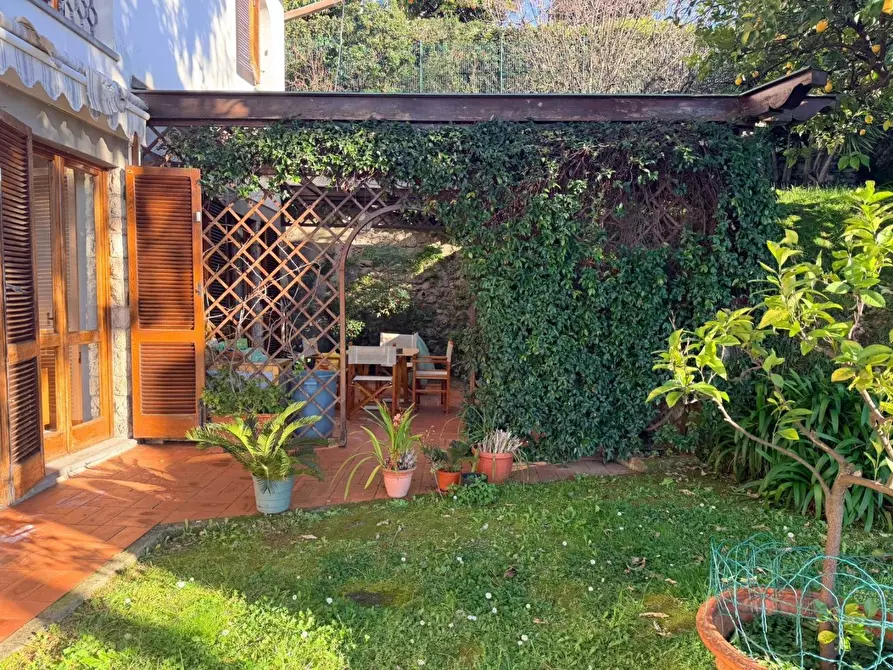 Immagine 20 di Casa bifamiliare in vendita  a Massa