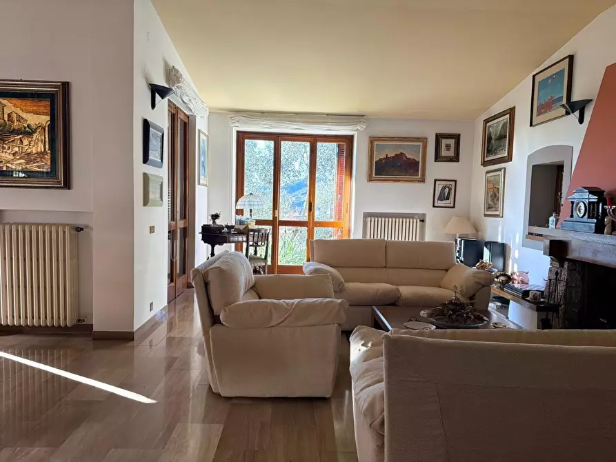 Immagine 11 di Casa bifamiliare in vendita  a Massa