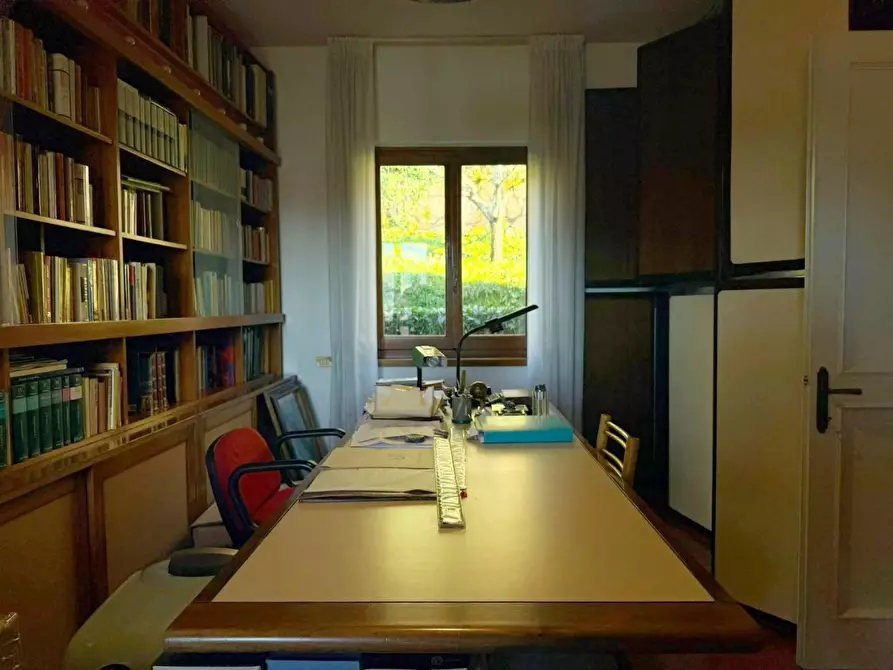 Immagine 30 di Casa bifamiliare in vendita  a Massa