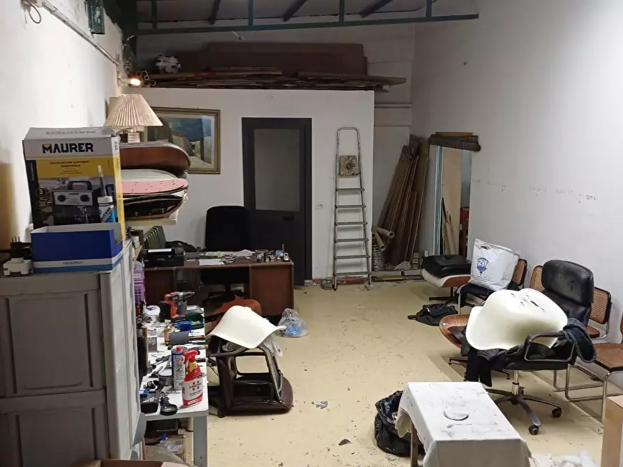 Immagine 1 di Locale commerciale in vendita  a Carrara