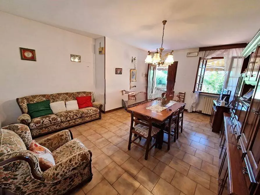 Immagine 2 di Casa bifamiliare in vendita  a Pietrasanta