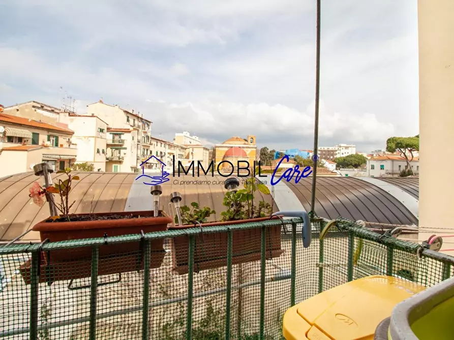 Immagine 14 di Appartamento in vendita  a Livorno
