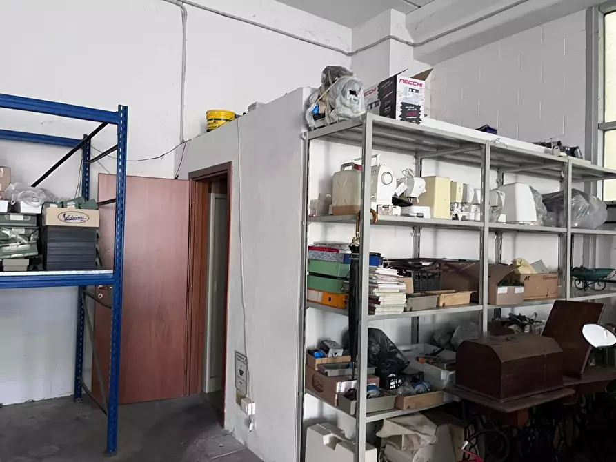 Immagine 2 di Capannone industriale in vendita  a Pontedera
