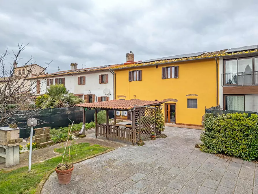 Immagine 2 di Porzione di casa in vendita  a Cascina