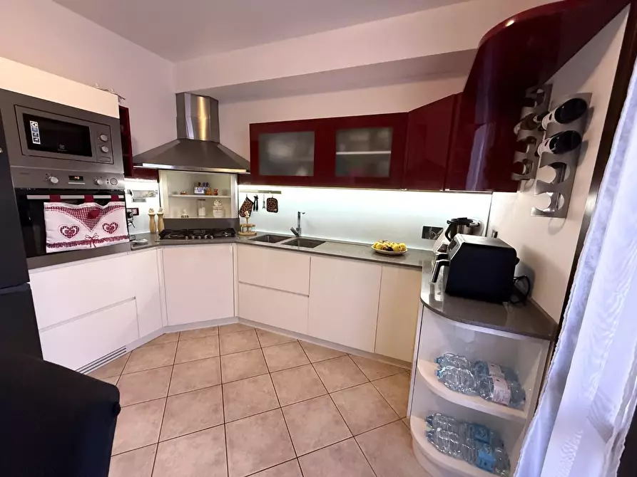 Immagine 11 di Villetta a schiera in vendita  a Cascina