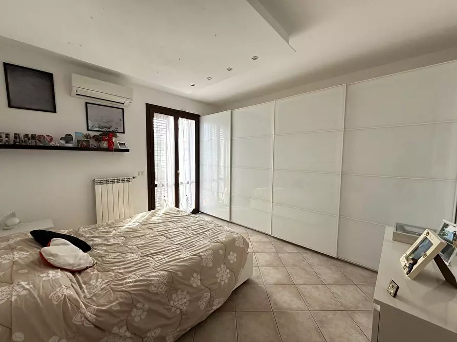 Immagine 24 di Villetta a schiera in vendita  a Cascina