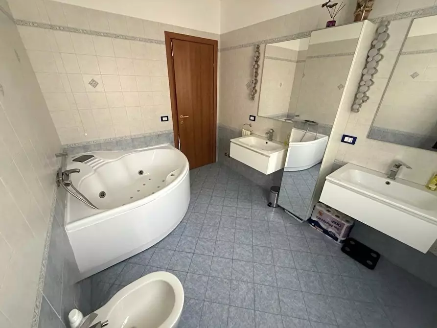 Immagine 30 di Villetta a schiera in vendita  a Cascina