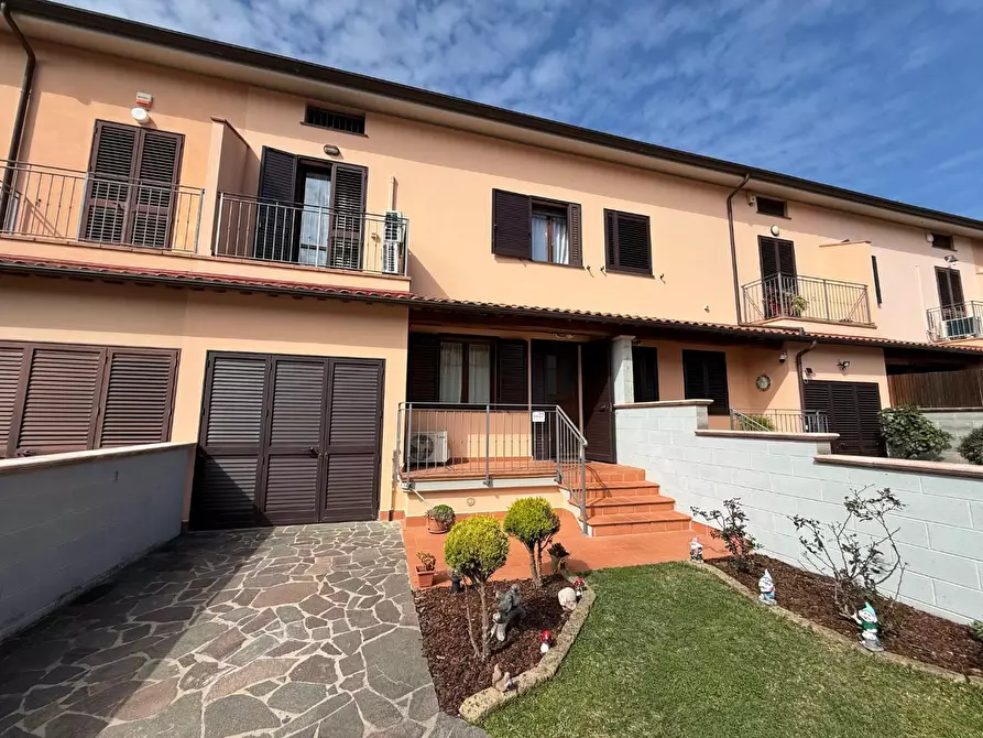 Immagine 38 di Villetta a schiera in vendita  a Cascina