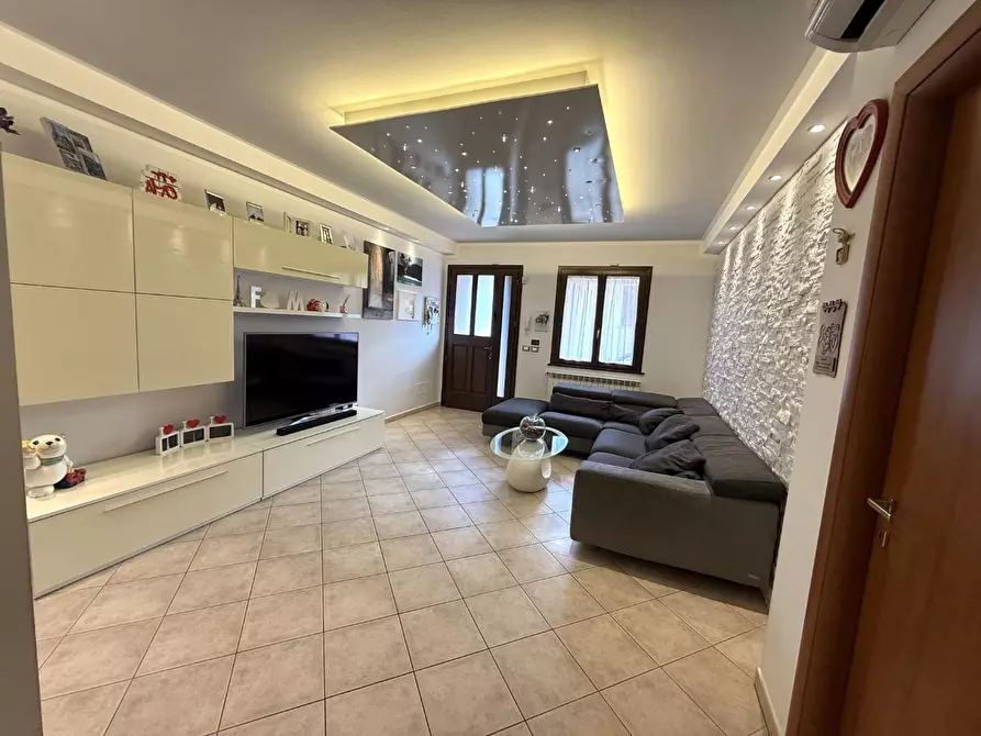 Immagine 5 di Villetta a schiera in vendita  a Cascina