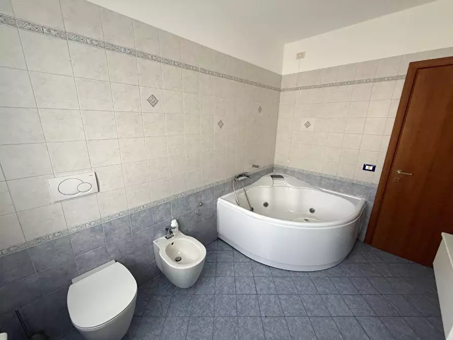 Immagine 32 di Villetta a schiera in vendita  a Cascina