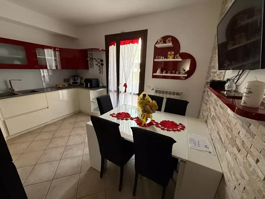 Immagine 10 di Villetta a schiera in vendita  a Cascina