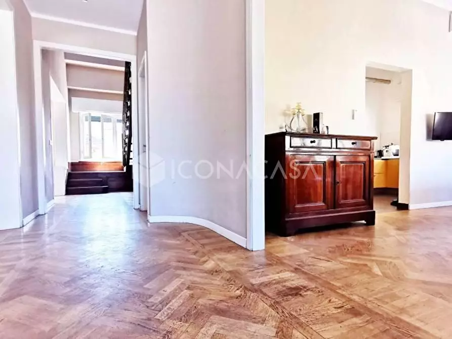 Immagine 2 di Villa in vendita  a Pontedera