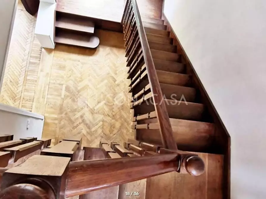 Immagine 17 di Villa in vendita  a Pontedera