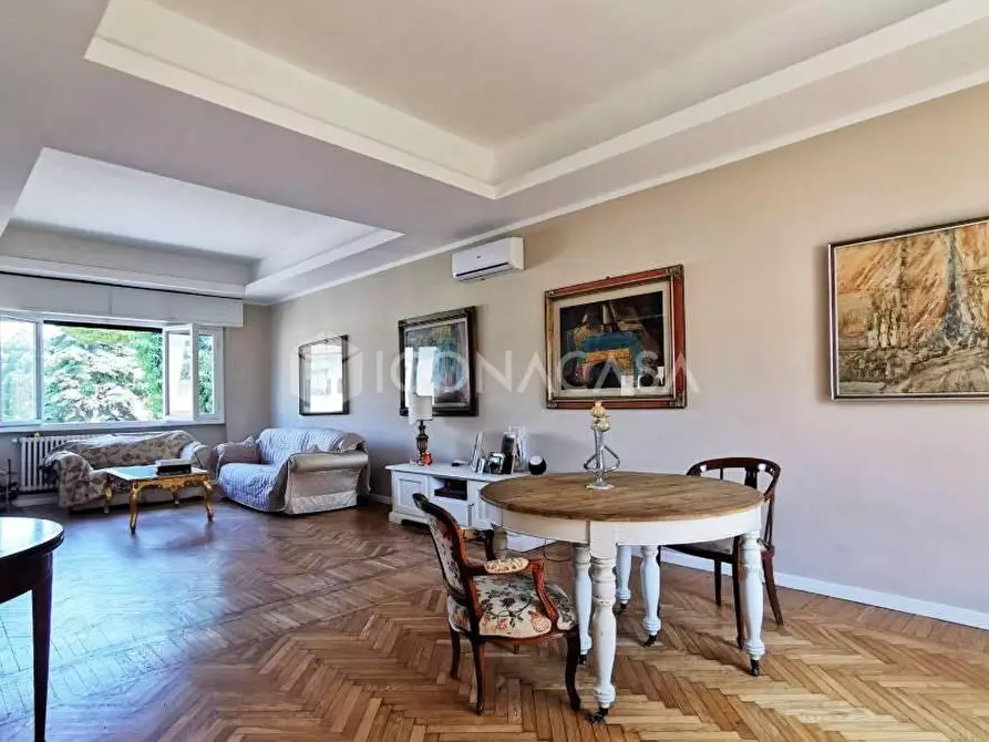 Immagine 1 di Villa in vendita  a Pontedera