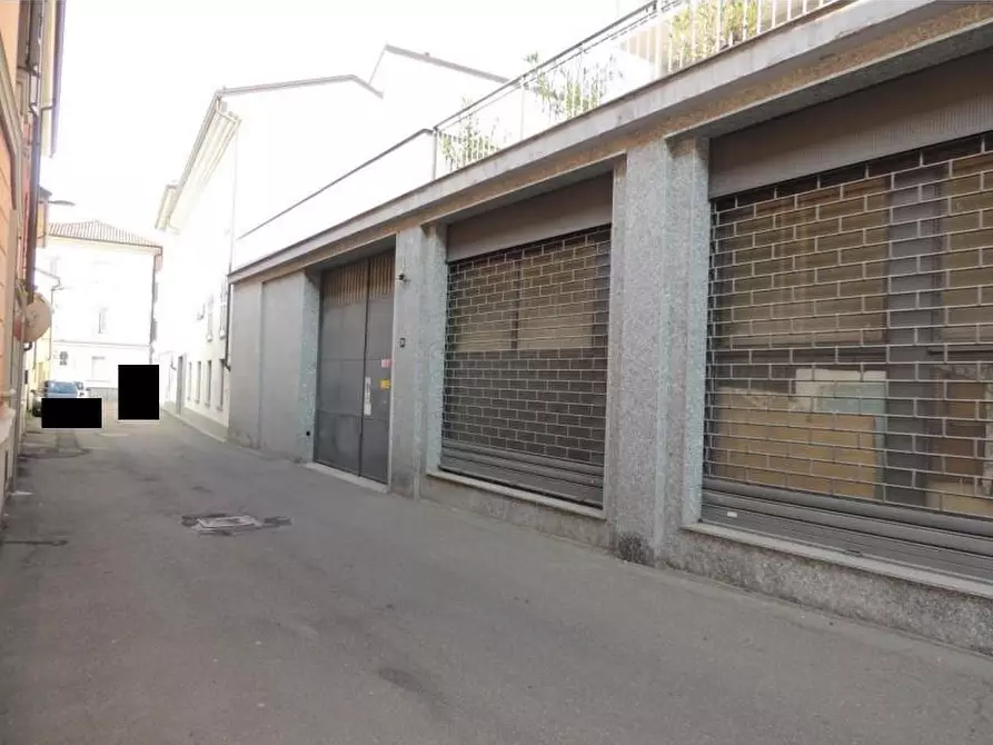 Immagine 1 di Garage in vendita  a Voghera