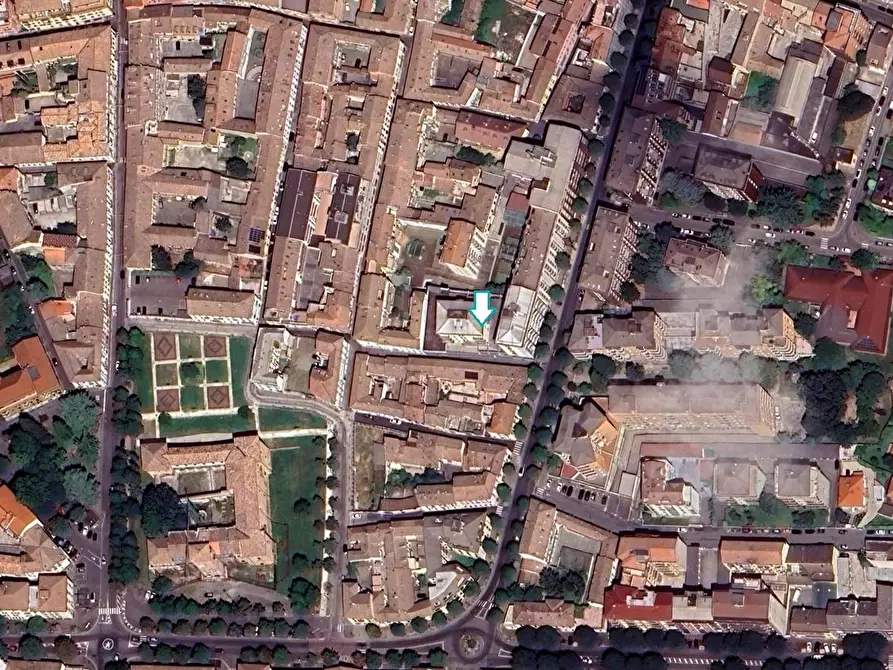 Immagine 3 di Garage in vendita  a Voghera