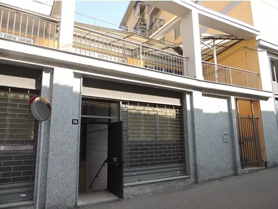 Immagine 2 di Garage in vendita  a Voghera