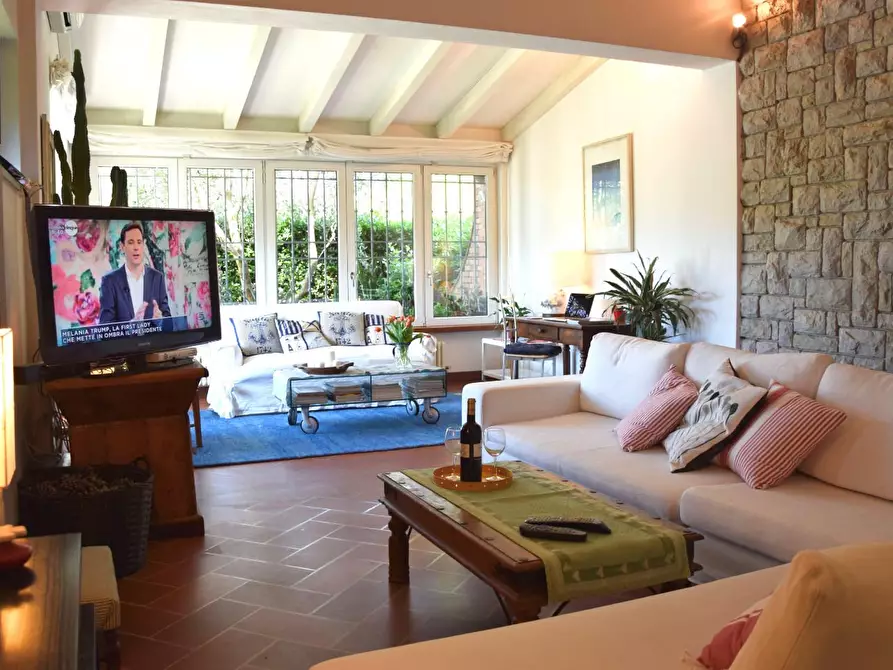 Immagine 4 di Villa in vendita  a Pietrasanta