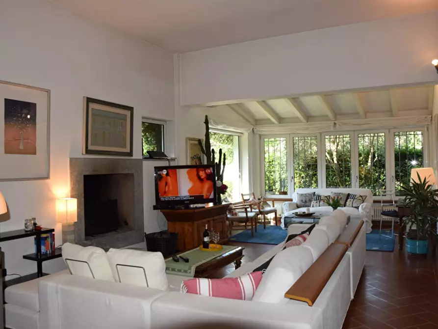 Immagine 3 di Villa in vendita  a Pietrasanta